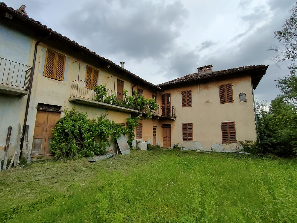 Casale da ristrutturare a Montafia