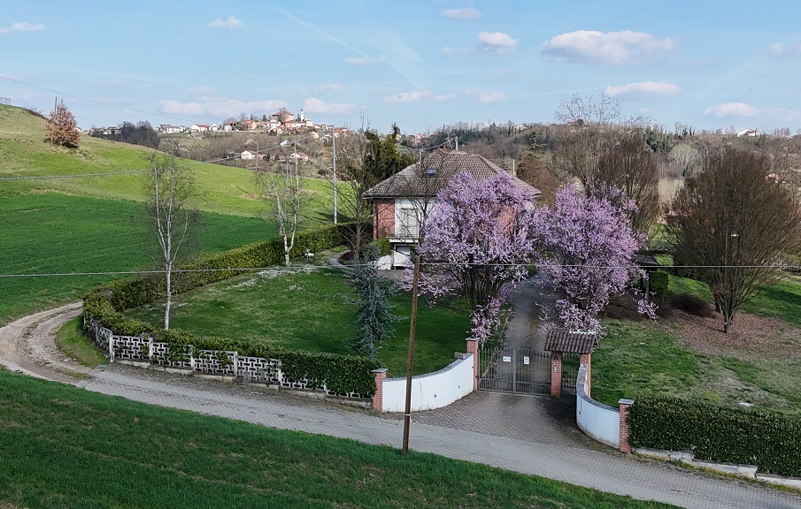 Villa in Roatto